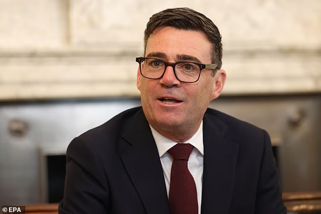 PM Inggris Andy Burnham (EPA via Daily Mail)