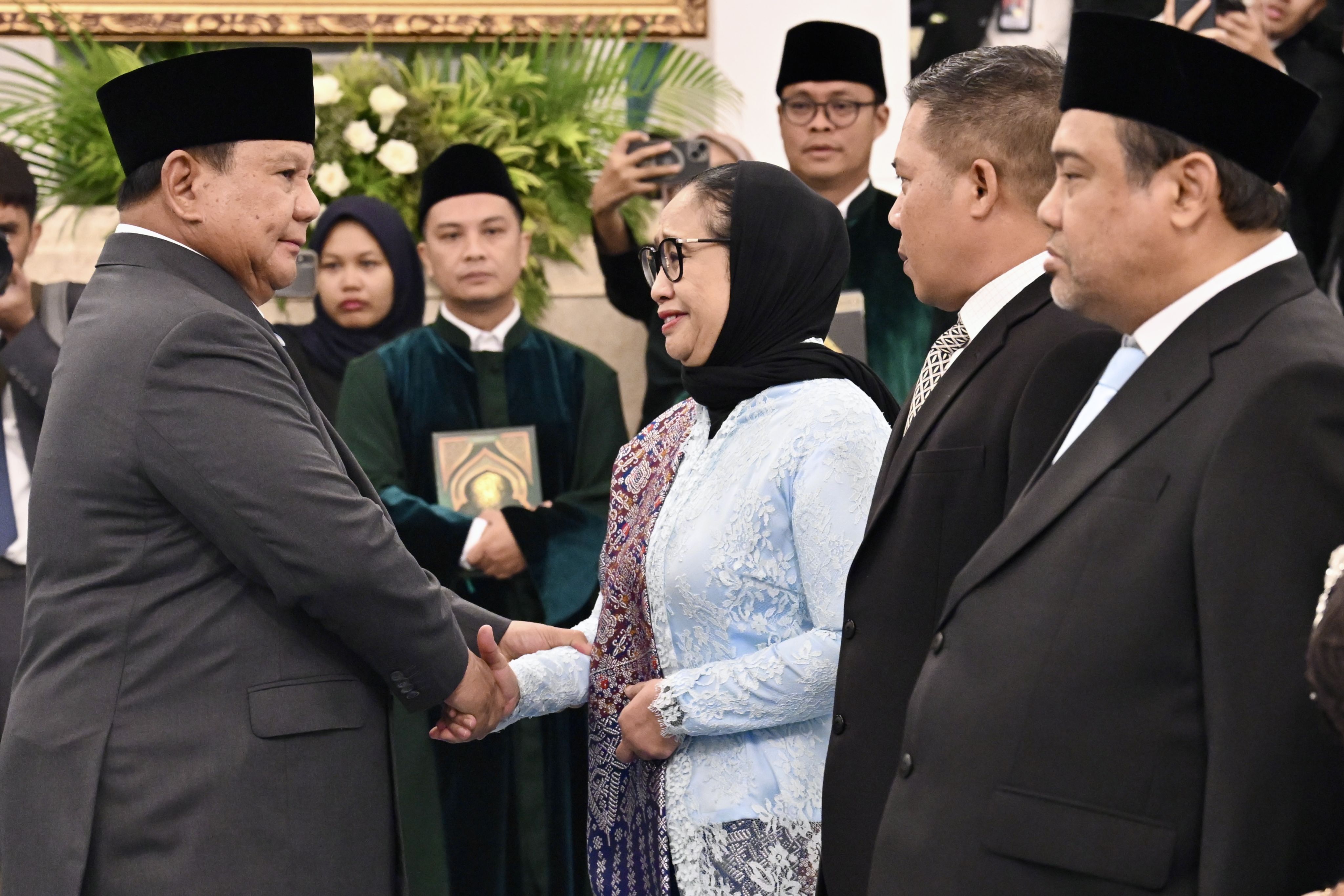 Nanik S. Deyang saat dilantik jadi Kepala Badan Gizi Nasional (BGN) di Istana Negara, Jakarta, Senin (8/6). (Foto: bgn.go.id))