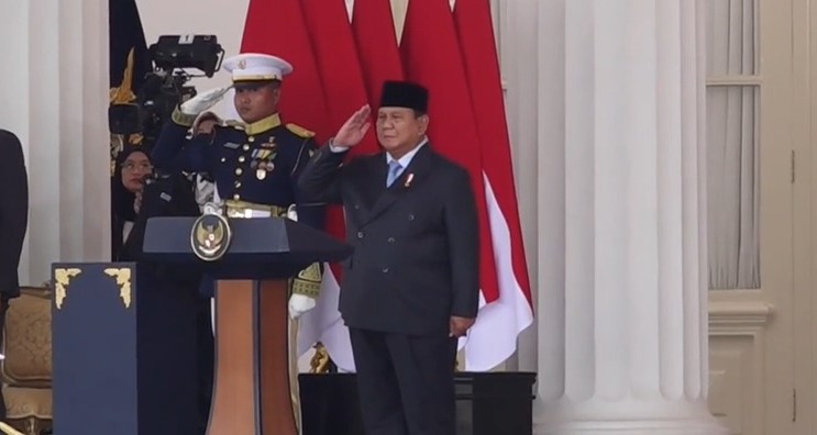 Presiden Prabowo saat melantik para perwira remaja lulusan Akademi Militer, AAU, AAL, dan Akademi Kepolisian Istana Merdeka Jakarta, Rabu (22/7).  Salah satunya adalah Letda Laut (T) Zul Arsyi .
