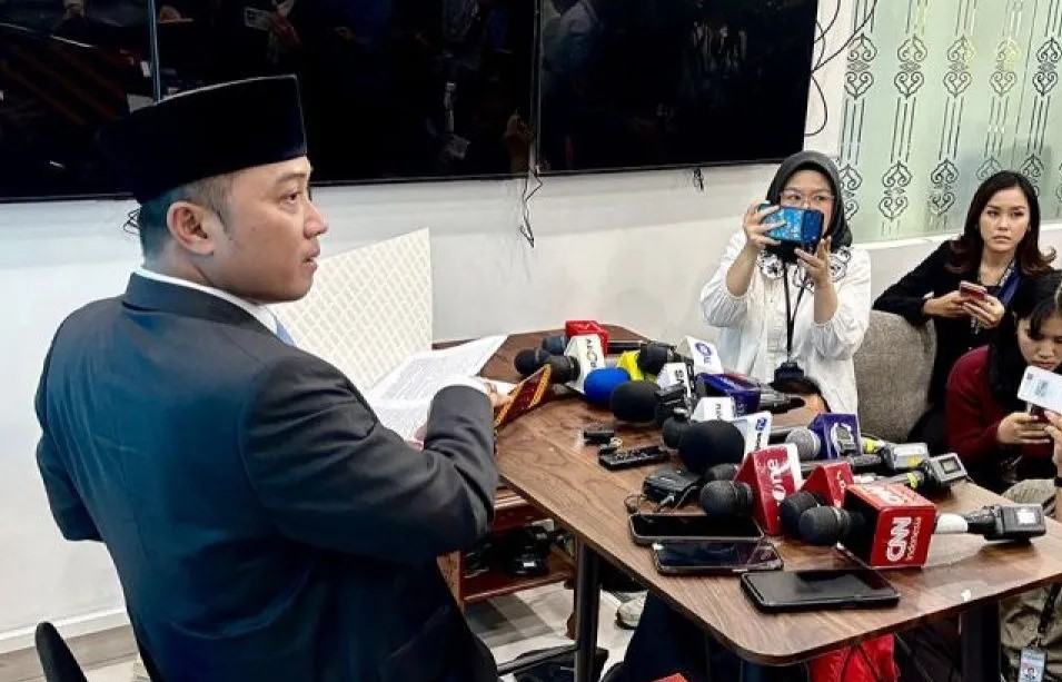 Menteri Sekretaris Negara (Mensesneg) Prasetyo Hadi saat memberikan keterangan pers di Istana, Jakarta. (22/7)